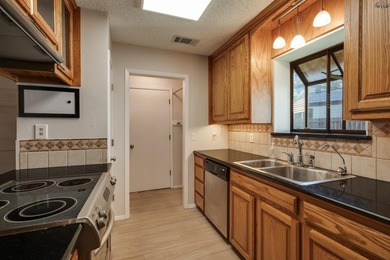 Updated 3-bed, 2-bath home on cul-de-sac with 2 living areas - photo 10