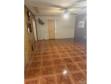 Motivated seller! Conveniently located near shopping, dining - photo 4