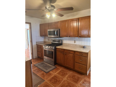 Motivated seller! Conveniently located near shopping, dining - photo 5