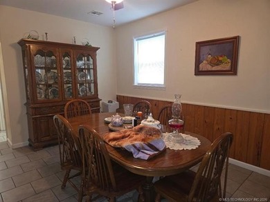 Great brick home located close to shopping, restaurants, schools - photo 11