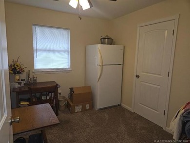 Great brick home located close to shopping, restaurants, schools - photo 16