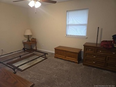 Great brick home located close to shopping, restaurants, schools - photo 21