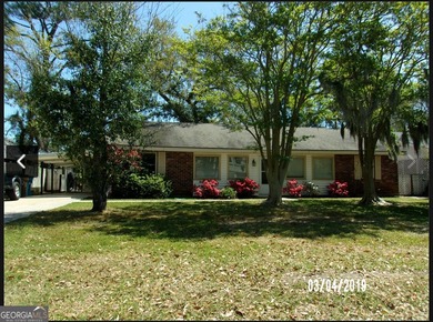 This beautiful, renovated duplex is located approximately 4 - photo 1
