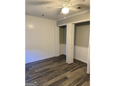 This beautiful, renovated duplex is located approximately 4 - photo 4
