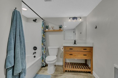 This 4-bedroom, 3-bath Mississippi Riverfront home is certain to - photo 33