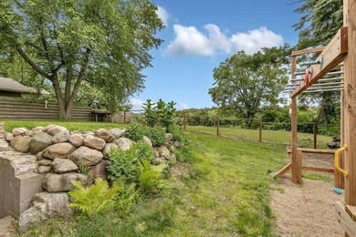 This 4-bedroom, 3-bath Mississippi Riverfront home is certain to - photo 42
