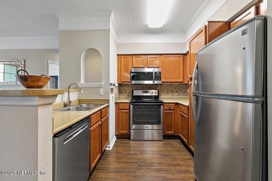 Welcome to Montreux Living! This beautifully upgraded 3-bedroom - photo 7