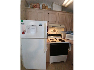 Charming 1 bed 1 bath 608 sq.ft. retreat. Located at the KOA in - photo 9