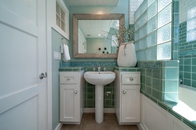 Perfectly positioned on one of the most sought-after streets in - photo 28