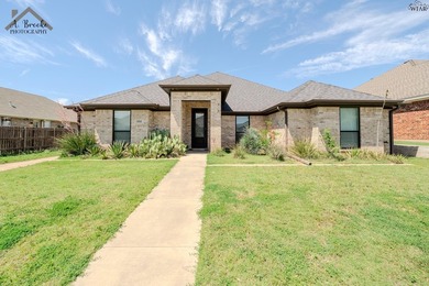 Well-maintained 3-bedroom, 2-bath home in a desirable area of - photo 1