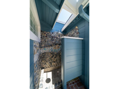Perfectly positioned on one of the most sought-after streets in - photo 51