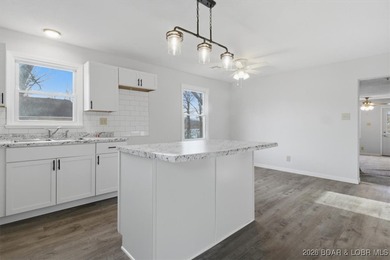 Beautiful FULLY remodeled 2 bedroom 2 bathroom 2nd tier lake - photo 4