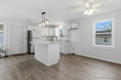 Beautiful FULLY remodeled 2 bedroom 2 bathroom 2nd tier lake - photo 5