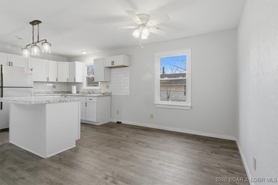 Beautiful FULLY remodeled 2 bedroom 2 bathroom 2nd tier lake - photo 8