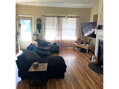MOTIVATED SELLERS! Move-in ready 3 bedroom, 2 full bath brick - photo 2