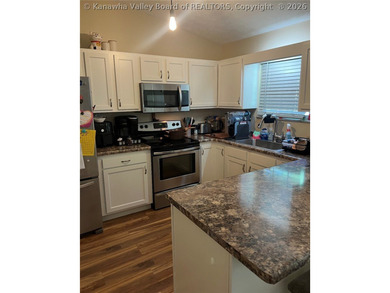 MOTIVATED SELLERS! Move-in ready 3 bedroom, 2 full bath brick - photo 3