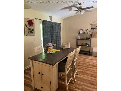 MOTIVATED SELLERS! Move-in ready 3 bedroom, 2 full bath brick - photo 4