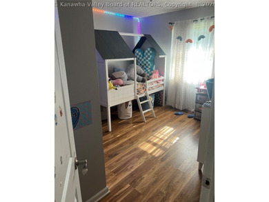 MOTIVATED SELLERS! Move-in ready 3 bedroom, 2 full bath brick - photo 5