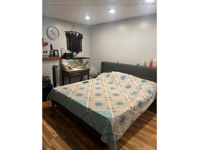 MOTIVATED SELLERS! Move-in ready 3 bedroom, 2 full bath brick - photo 6