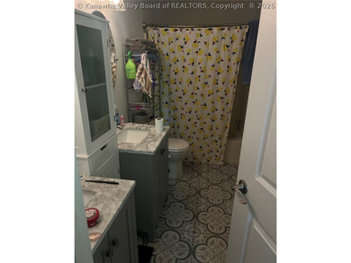 MOTIVATED SELLERS! Move-in ready 3 bedroom, 2 full bath brick - photo 7