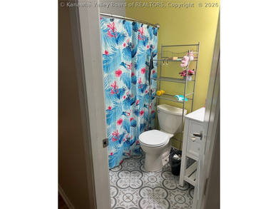 MOTIVATED SELLERS! Move-in ready 3 bedroom, 2 full bath brick - photo 8