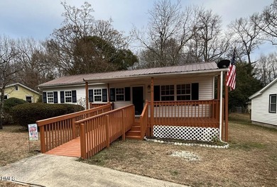 Adorable Ranch home just outside of Downtown Raleigh. Easy