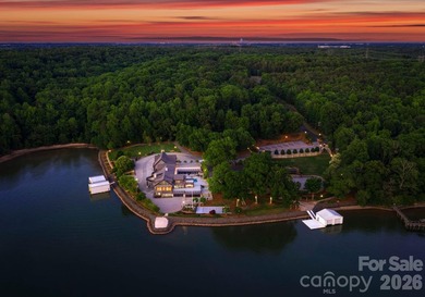 Welcome to a landmark Lake Wylie waterfront estate offering an - photo 13