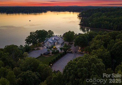 Welcome to a landmark Lake Wylie waterfront estate offering an - photo 15