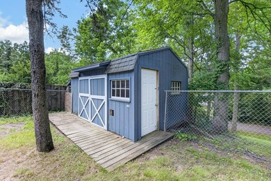 Welcome home to this beautifully refreshed 3br,1bath bungalow - photo 22