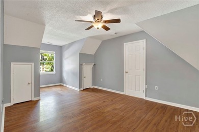 Calling all investors and renovation enthusiasts! Set beneath - photo 31