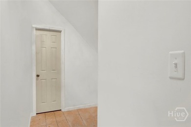 Calling all investors and renovation enthusiasts! Set beneath - photo 33