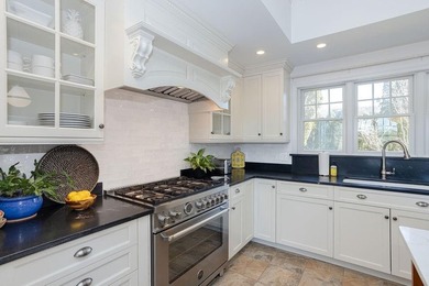 Waterfront living on Almy Pond, just moments from Bailey's Beach - photo 13