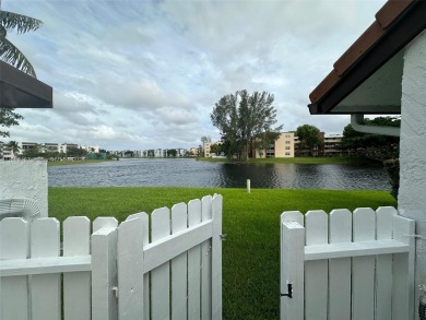 (private lake, pond, creek) Townhome/Townhouse Sale Pending in Miami Florida