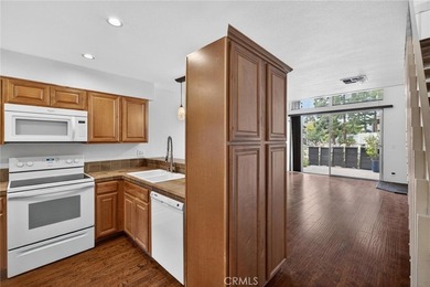 Welcome to this charming 1-bedroom, 1-bathroom two-story condo - photo 6