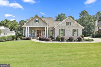 Welcome to this beautifully crafted 5-bedroom ranch home - photo 2
