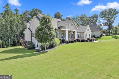 Welcome to this beautifully crafted 5-bedroom ranch home - photo 3