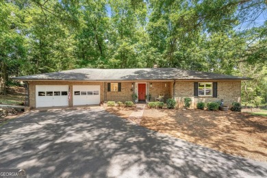 Lake Home For Sale in Hartwell, Georgia