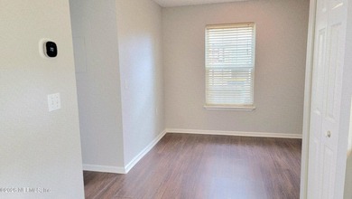 3 Bedroom, 2 Bath Townhome - Great Location & Value! Don't miss - photo 14
