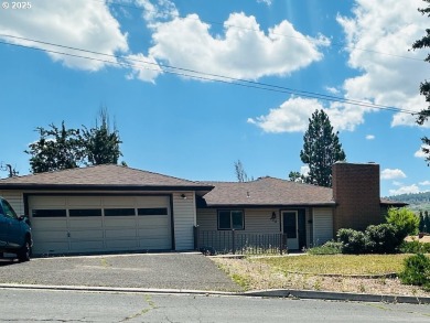 Lake Home For Sale in Klamath Falls, Oregon