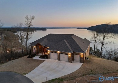 Lake Home For Sale in Guntersville, Alabama