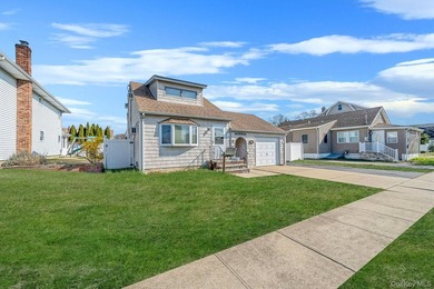 Welcome to this beautifully maintained 3 bedroom, 2 full - photo 3