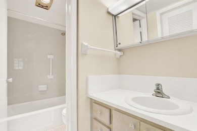 Rare 1st floor 2 bedroom, 2 bathroom condo with in unit laundry - photo 27