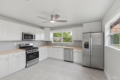 Charming and completely renovated 3-bedroom, 2-bath home on a - photo 8