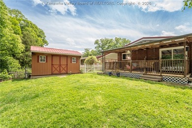 YOUR DREAM HOME SITTING ON A RIVER LOT IS HERE! This ranch-style - photo 3