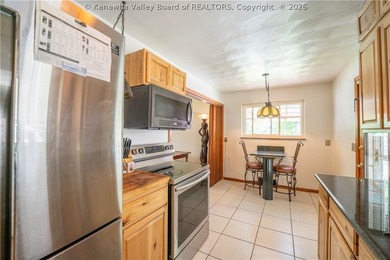 YOUR DREAM HOME SITTING ON A RIVER LOT IS HERE! This ranch-style - photo 5