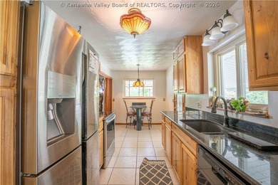 YOUR DREAM HOME SITTING ON A RIVER LOT IS HERE! This ranch-style - photo 6