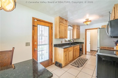 YOUR DREAM HOME SITTING ON A RIVER LOT IS HERE! This ranch-style - photo 7