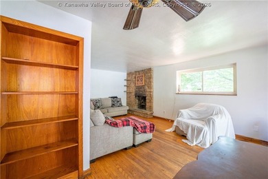 YOUR DREAM HOME SITTING ON A RIVER LOT IS HERE! This ranch-style - photo 9