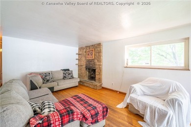 YOUR DREAM HOME SITTING ON A RIVER LOT IS HERE! This ranch-style - photo 10
