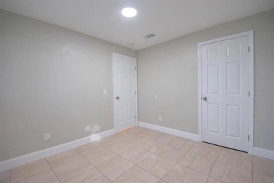 This stunning duplex in Fort Pierce has been fully renovated - photo 11
